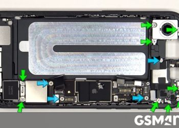 Zobacz wideo z demontażu iPhone'a 16e