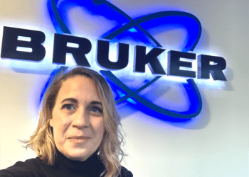 Podróż przez naukę, oprogramowanie i innowacje – doświadczenia zespołu programistycznego Bruker