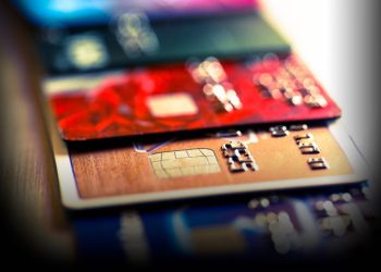 Visa i Mastercard wprowadzają zakupy wspierane sztuczną inteligencją