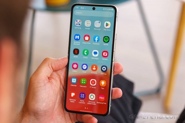 Wyglądają pierwsze przecieki o specyfikacji Samsunga Galaxy Z Flip FE