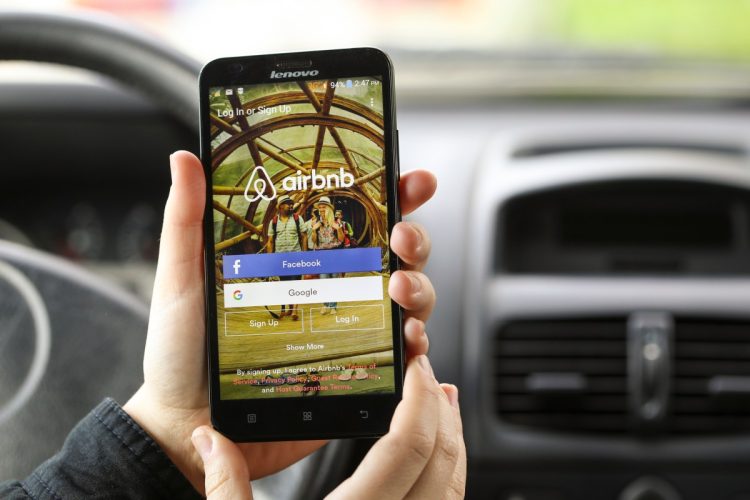 Airbnb wprowadza w USA nowego bota AI do obsługi klienta