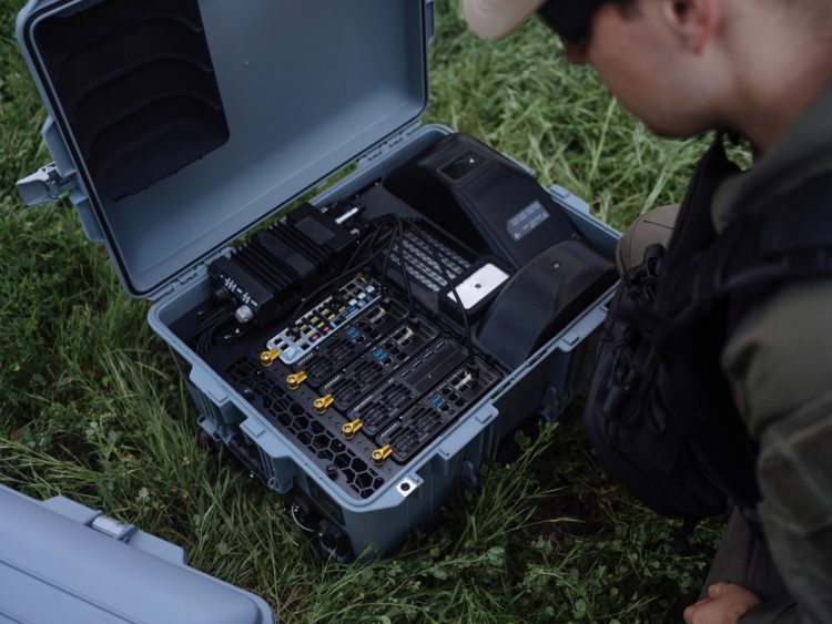 Anduril rozwija zaawansowaną sztuczną inteligencję do przetwarzania danych w czasie rzeczywistym na urządzeniach brzegowych