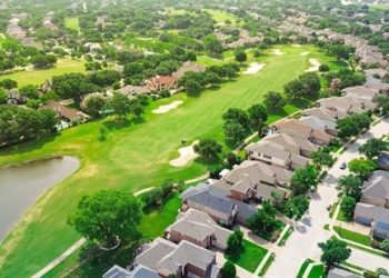 Badania wykazują, że mieszkanie w pobliżu pól golfowych może zwiększać ryzyko choroby Parkinsona