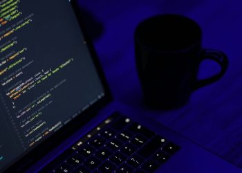 Jak skutecznie wykorzystać modele językowe: Sztuczna inteligencja w służbie poprawy jakości danych