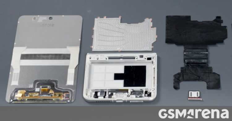 Rozbiórka smartfona Huawei Pura X na nagraniu wideo