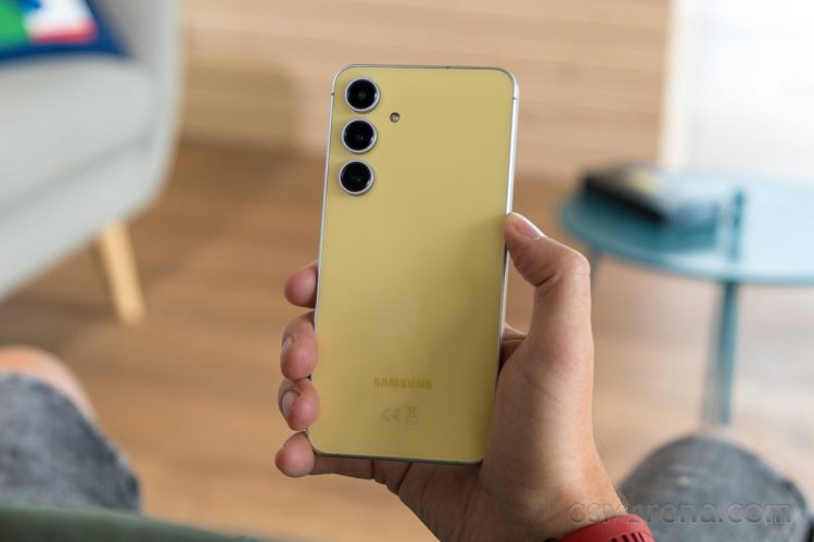 Wyciekły szczegóły dotyczące teleobiektywu i aparatu ultraszerokokątnego w Samsungu Galaxy S25 FE