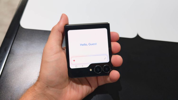 Rozmowa z Gemini dostępna na starszych ekranach Galaxy Z Flip