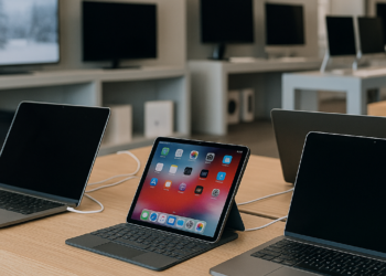 Zimowa wyprzedaż przynosi duże obniżki na urządzenia Apple, telewizory i monitory