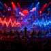 Orkiestra i artyści elektroniczni wykonują muzykę inspirowaną klasycznymi grami
