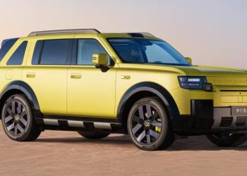 Chery i JLR pokazują wnętrze modelu Freelander 8 z dużym ekranem i technologią Huawei