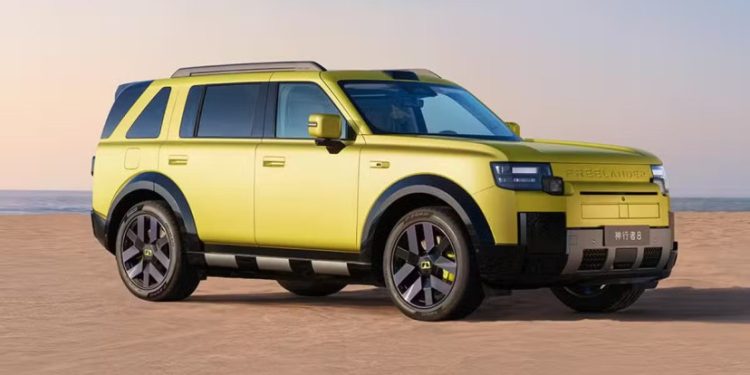 Chery i JLR pokazują wnętrze modelu Freelander 8 z dużym ekranem i technologią Huawei