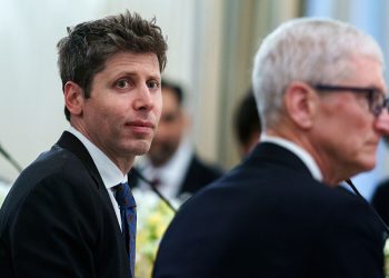 Rywalizacja OpenAI i Apple