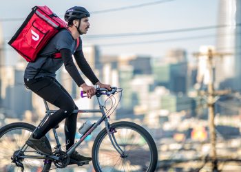 Zamawianie jedzenia z DoorDash przez wiersz poleceń