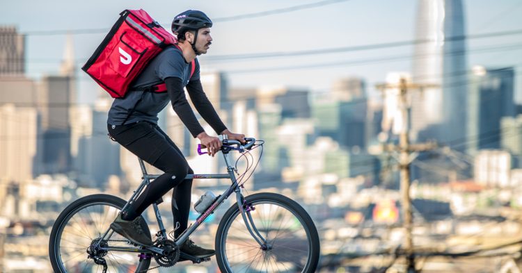 Zamawianie jedzenia z DoorDash przez wiersz poleceń