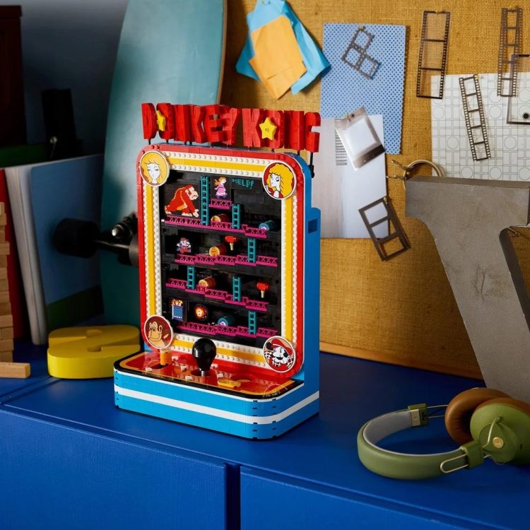 Bliższe spojrzenie na zestaw LEGO z automatem Donkey Kong