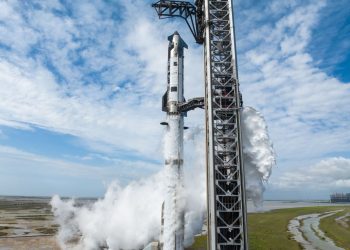 Akcje SpaceX spadły poniżej ceny debiutu przed startem Starship