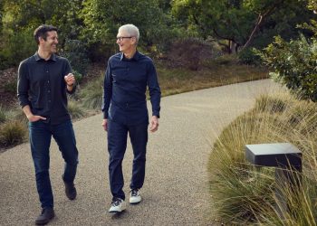 Tim Cook i John Ternus razem na konferencji w Sun Valley