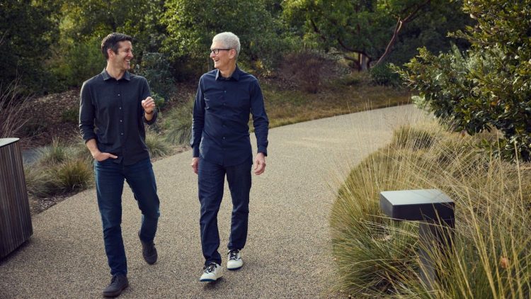 Tim Cook i John Ternus razem na konferencji w Sun Valley