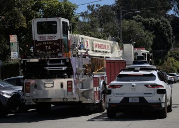 NHTSA krytykuje autonomiczne pojazdy za utrudnianie pracy służbom ratunkowym