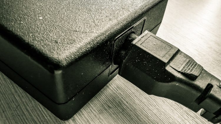 Dlaczego duże ładowarki do laptopów odchodzą do lamusa