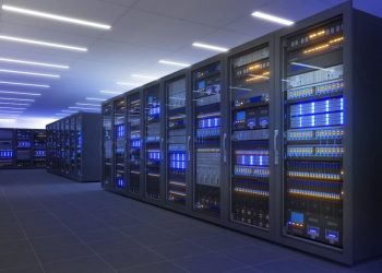 Wnętrze centrum danych AI z serwerami i infrastrukturą sieciową