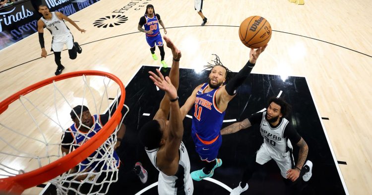 Jak oglądać paradę Knicks przez kamery monitoringu w Nowym Jorku