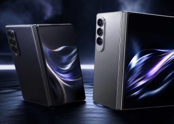 Dwa składane smartfony przedstawiające modele Galaxy Z Fold8 i Z Fold8 Ultra