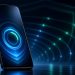 Smartfon Motorola Edge 70 Max otoczony warstwami aktualizacji systemu i zabezpieczeń