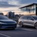 Elektryczny sedan i kombi na amerykańskiej ulicy, wizualizacja planów Volvo