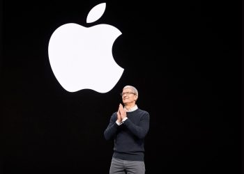 Tim Cook ustępuje ze stanowiska prezesa Apple po 15 latach